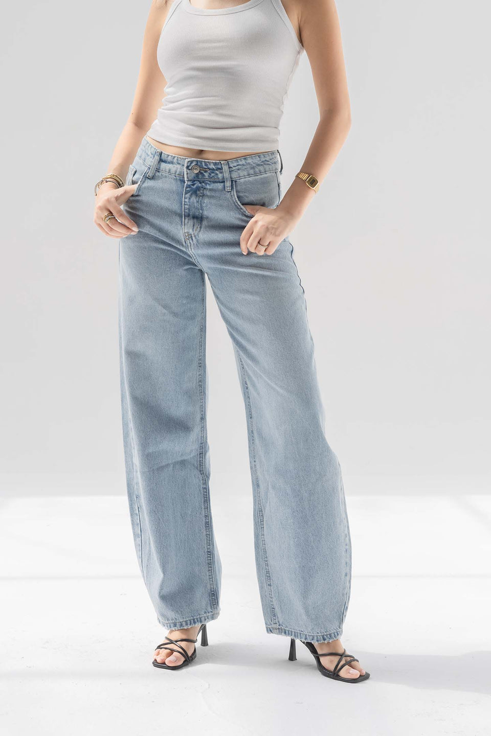 Light Blue Low-Rise Balloon Jeans with Frayed Hem