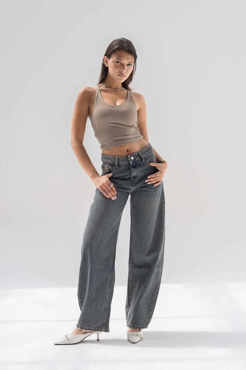 Vintage Blue Low-Rise Balloon Jeans with Frayed Hem