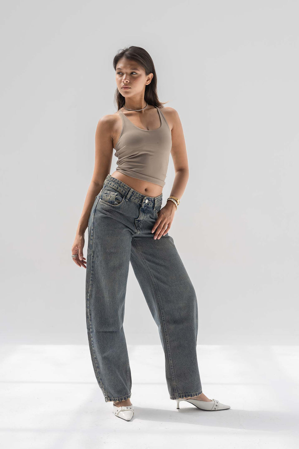 Vintage Blue Low-Rise Balloon Jeans with Frayed Hem