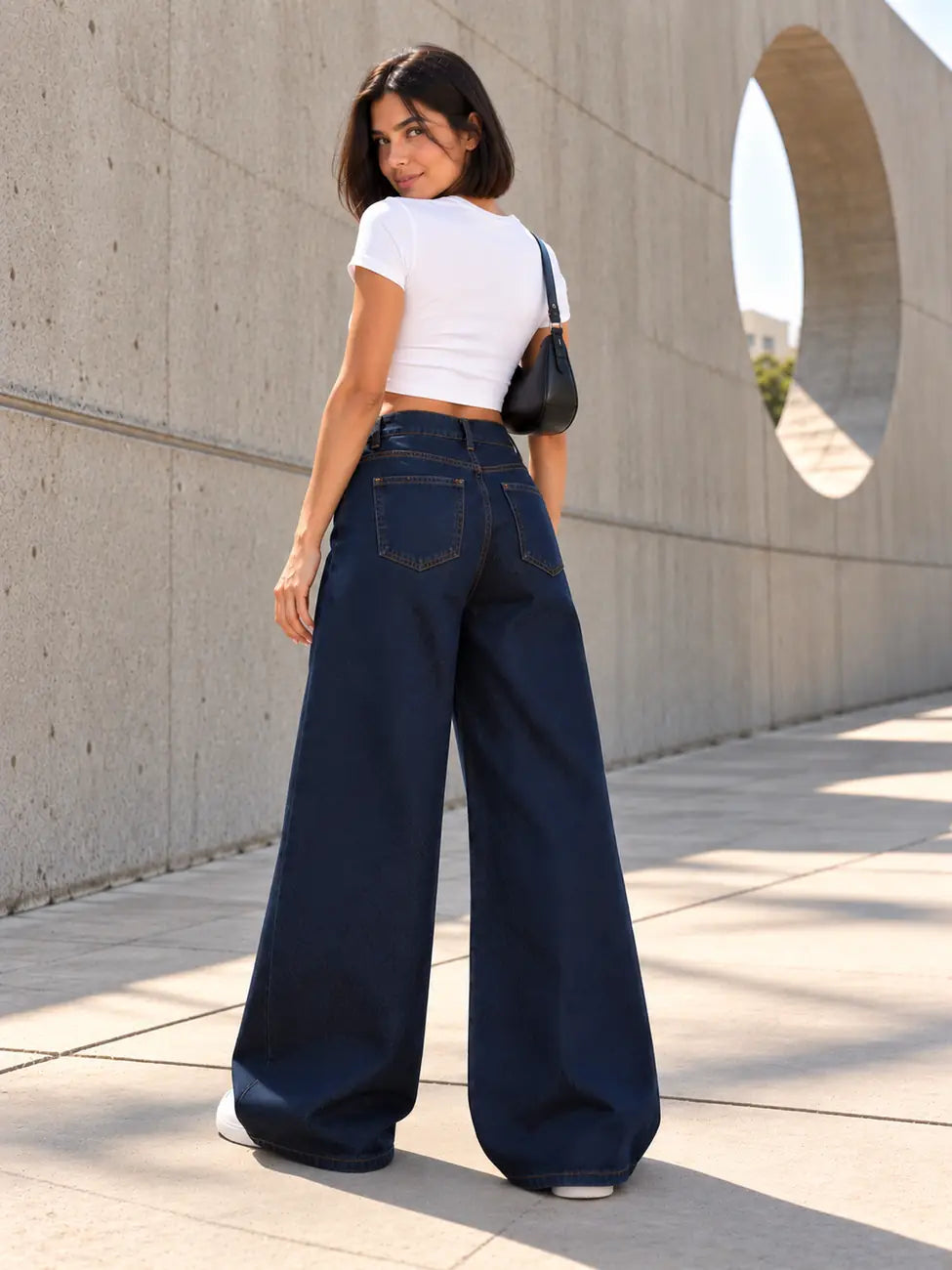 B852 Navy jeans